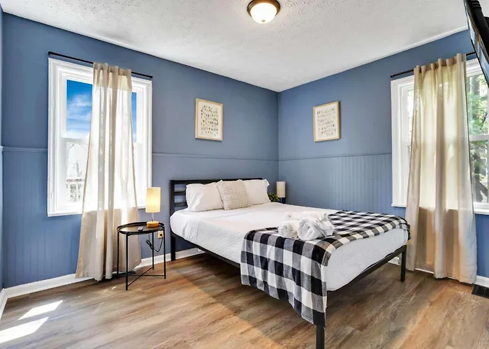 The Lucky 7's Inn-5 Beds Columbus