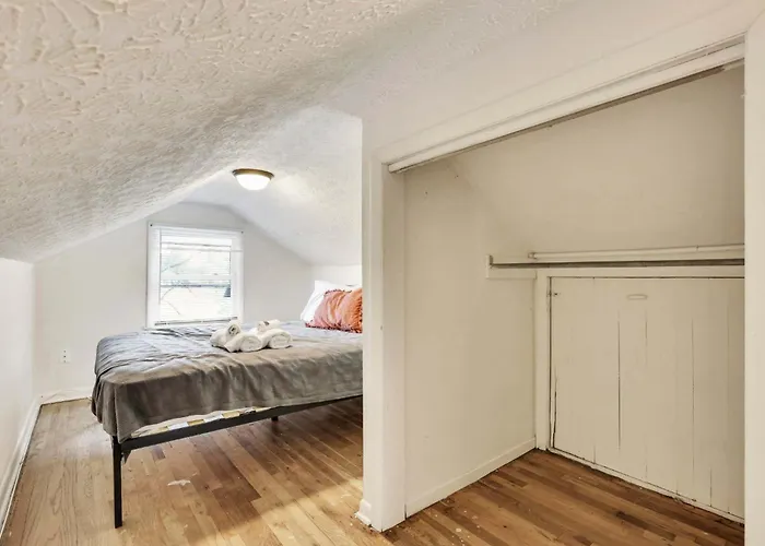 The Lucky 7's Inn-5 Beds Columbus